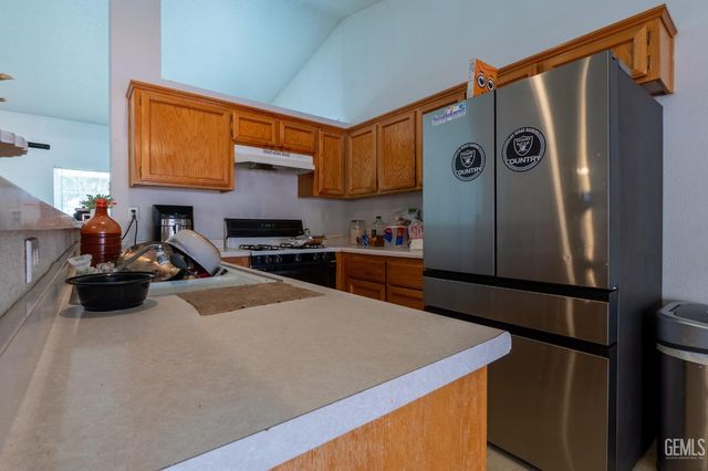 2114 Foxglove Court, Bakersfield, CA 93304