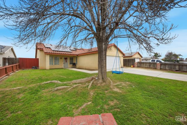2114 Foxglove Court, Bakersfield, CA 93304