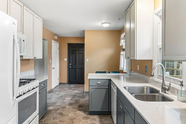 1812 Sunny Slope Lane, Saint Paul, MN 55116