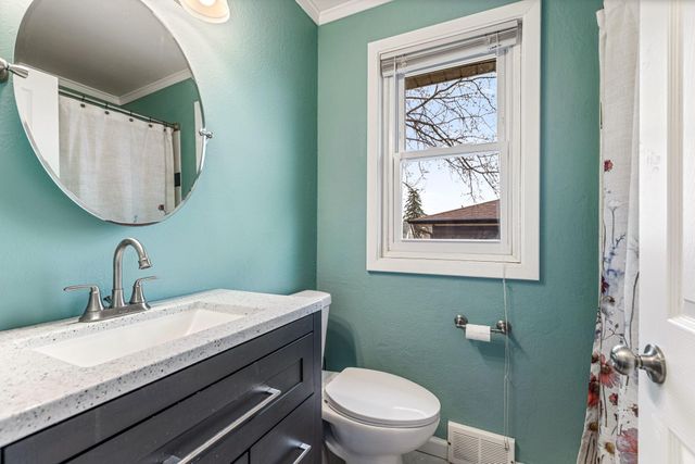 1812 Sunny Slope Lane, Saint Paul, MN 55116