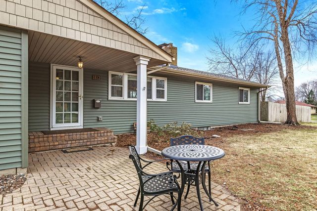 1812 Sunny Slope Lane, Saint Paul, MN 55116