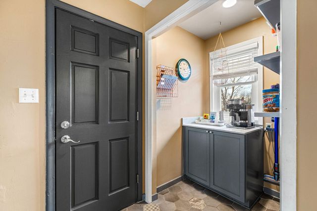 1812 Sunny Slope Lane, Saint Paul, MN 55116