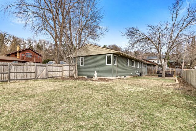 1812 Sunny Slope Lane, Saint Paul, MN 55116