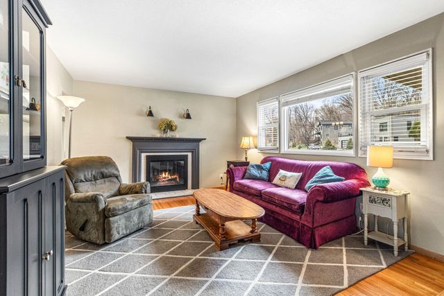 1812 Sunny Slope Lane, Saint Paul, MN 55116