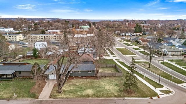1812 Sunny Slope Lane, Saint Paul, MN 55116