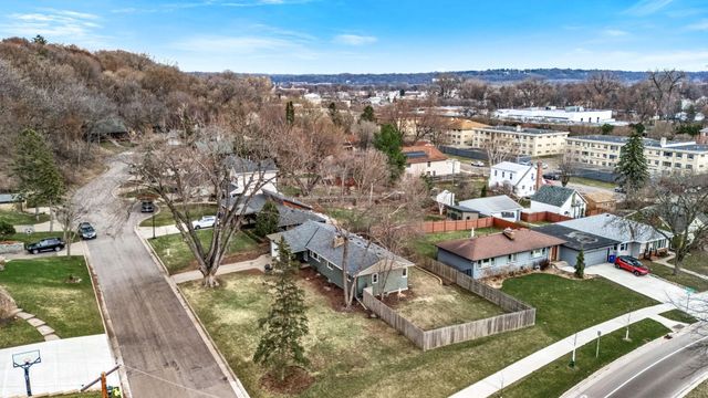 1812 Sunny Slope Lane, Saint Paul, MN 55116