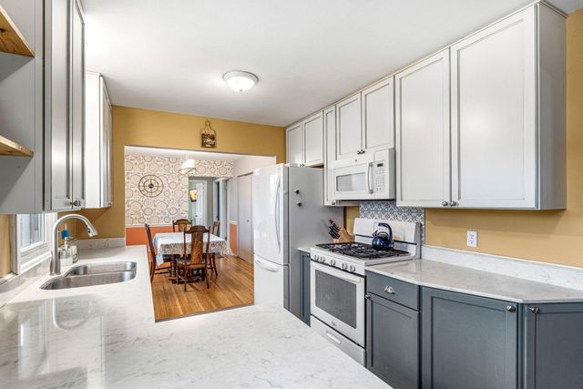 1812 Sunny Slope Lane, Saint Paul, MN 55116