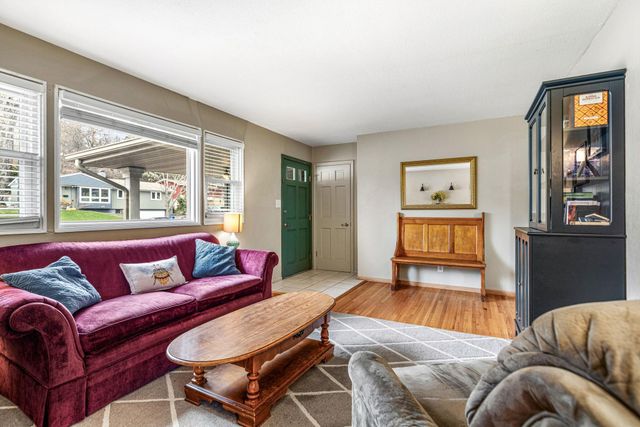 1812 Sunny Slope Lane, Saint Paul, MN 55116