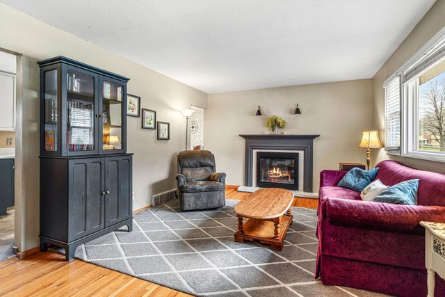 1812 Sunny Slope Lane, Saint Paul, MN 55116