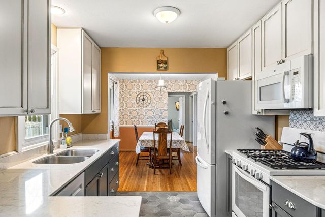 1812 Sunny Slope Lane, Saint Paul, MN 55116