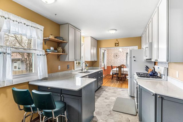 1812 Sunny Slope Lane, Saint Paul, MN 55116