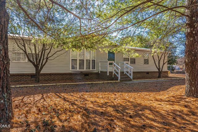 660 Pinebluff Lake Road, Aberdeen, NC 28315