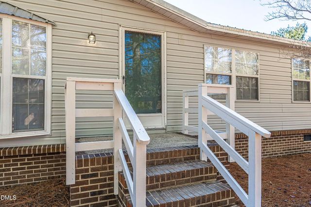 660 Pinebluff Lake Road, Aberdeen, NC 28315