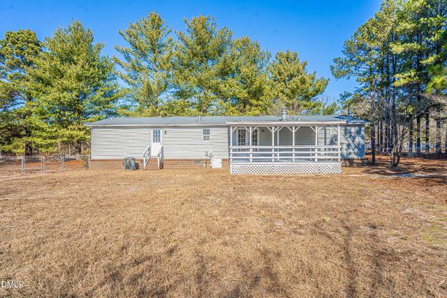 660 Pinebluff Lake Road, Aberdeen, NC 28315