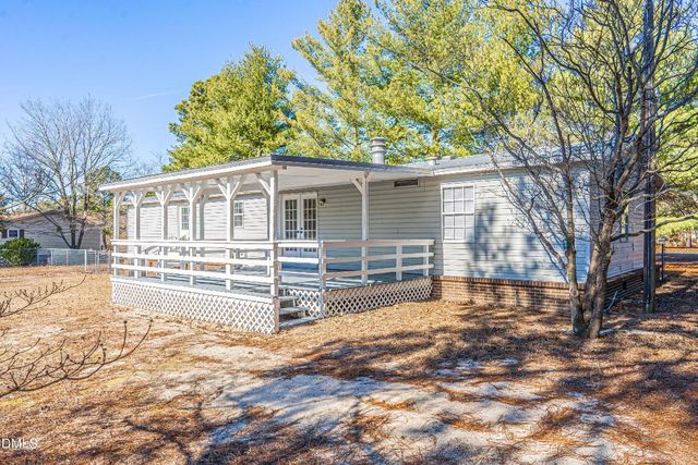 660 Pinebluff Lake Road, Aberdeen, NC 28315