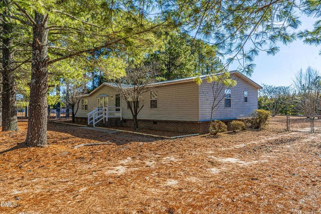660 Pinebluff Lake Road, Aberdeen, NC 28315