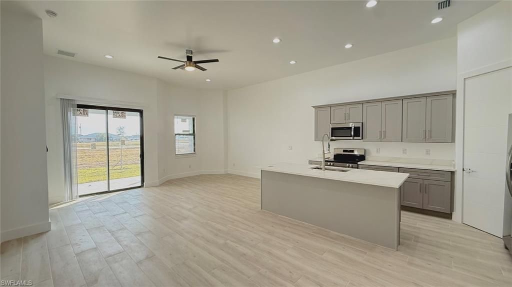 Image 7 of property listing at 2102/2104 NE 16th TER, Cape Coral, FL 33909