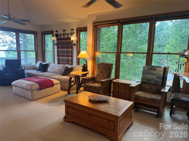 10 Stoney Falls Loop 304, Burnsville, NC 28714