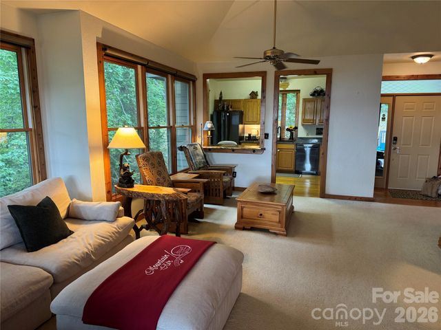 10 Stoney Falls Loop 304, Burnsville, NC 28714