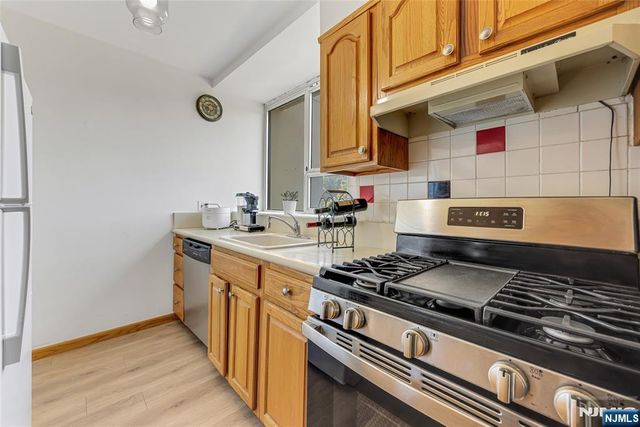 4 Horizon Road 631, Fort Lee, NJ 07024