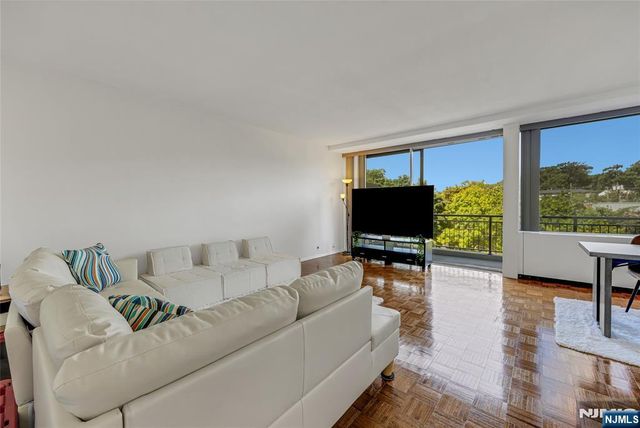 4 Horizon Road 631, Fort Lee, NJ 07024
