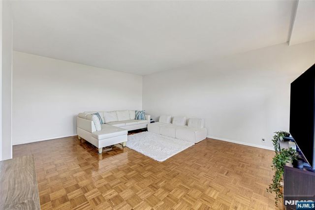 4 Horizon Road 631, Fort Lee, NJ 07024