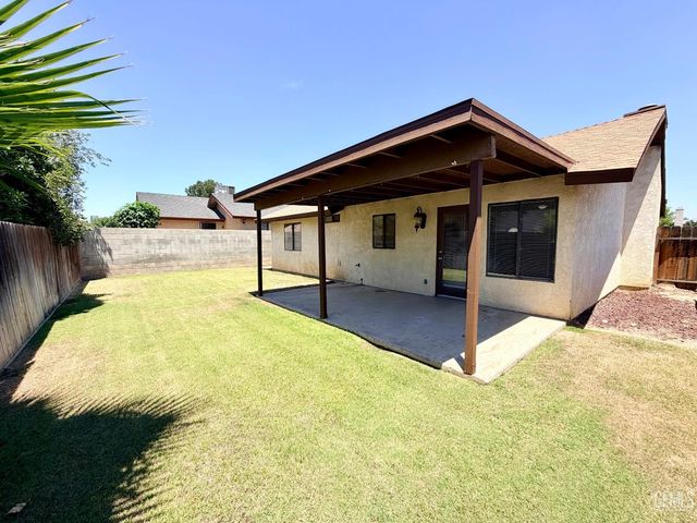 1012 Orangewood Street, Bakersfield, CA 93306