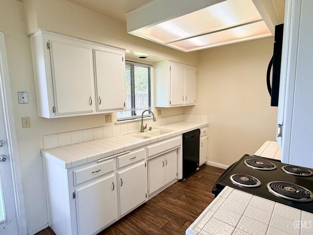 1012 Orangewood Street, Bakersfield, CA 93306