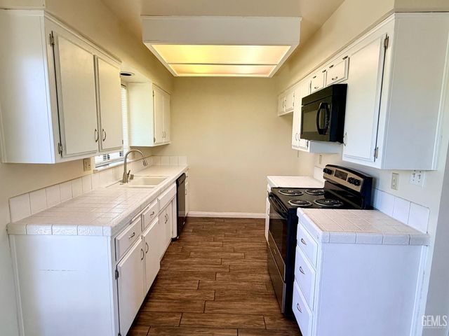 1012 Orangewood Street, Bakersfield, CA 93306