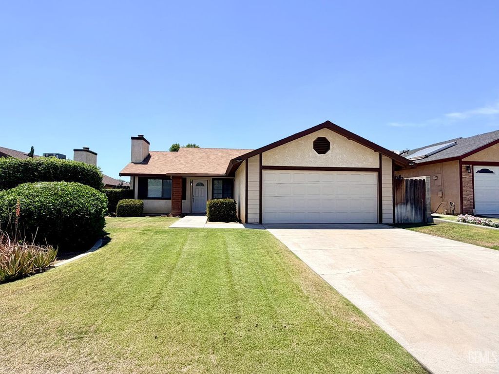 1012 Orangewood Street, Bakersfield, CA 93306