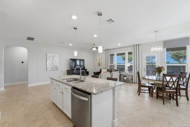 1515 Foxglove Dr, Lockhart, TX 78644
