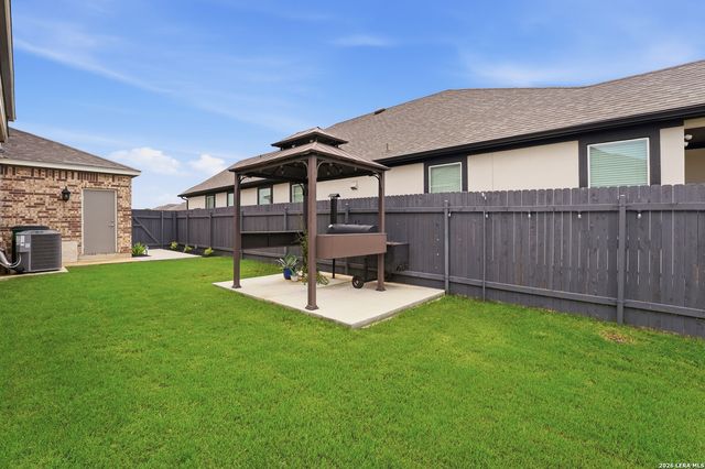1515 Foxglove Dr, Lockhart, TX 78644