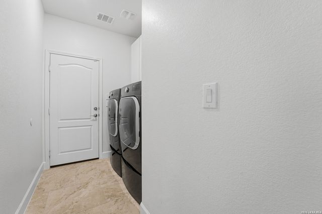 1515 Foxglove Dr, Lockhart, TX 78644