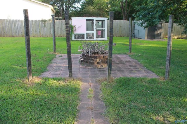 1604 Woodmont Street SW, Hartselle, AL 35640