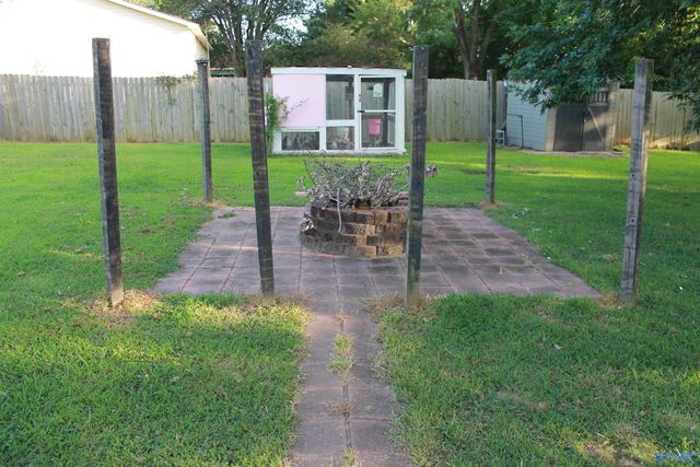 1604 Woodmont Street SW, Hartselle, AL 35640