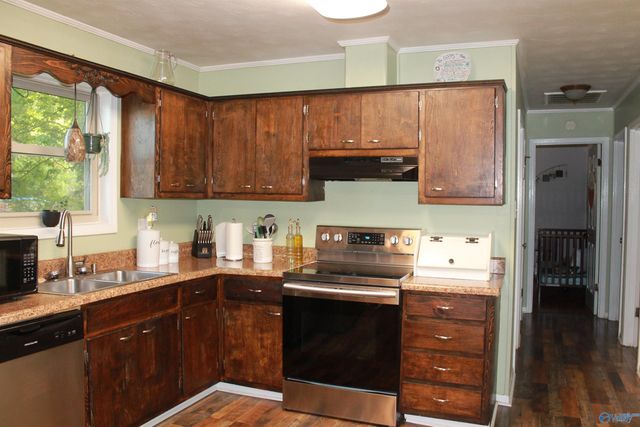 1604 Woodmont Street SW, Hartselle, AL 35640