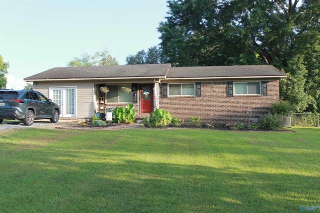 1604 Woodmont Street SW, Hartselle, AL 35640
