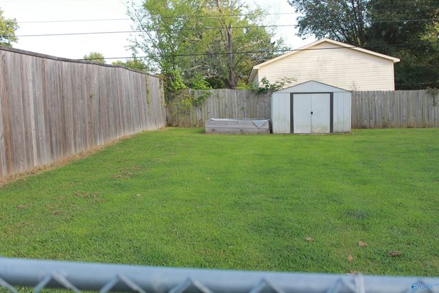 1604 Woodmont Street SW, Hartselle, AL 35640