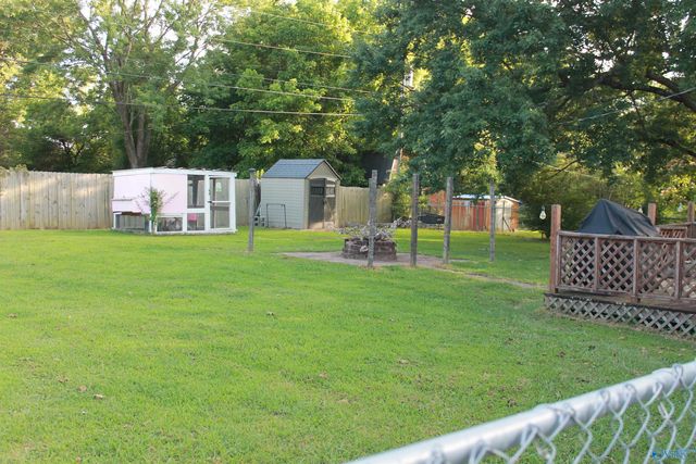 1604 Woodmont Street SW, Hartselle, AL 35640