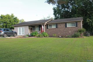 1604 Woodmont Street SW, Hartselle, AL 35640