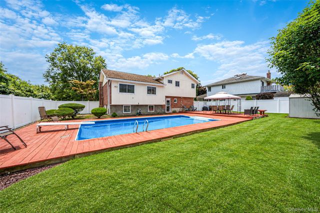 41 Orchard Street, Farmingdale, NY 11735