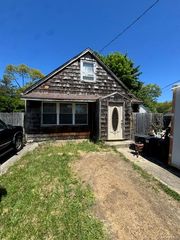 31 3rd Street, Ronkonkoma, NY 11779