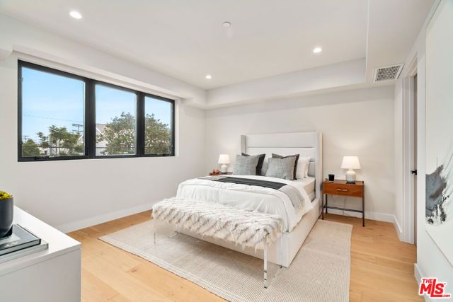 11651 Missouri Avenue, Los Angeles, CA 90025