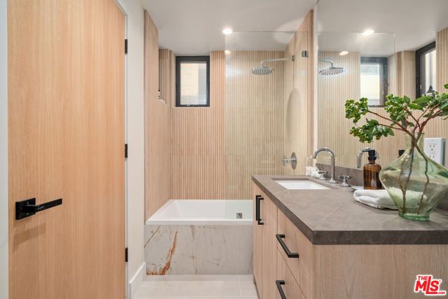 11651 Missouri Avenue, Los Angeles, CA 90025