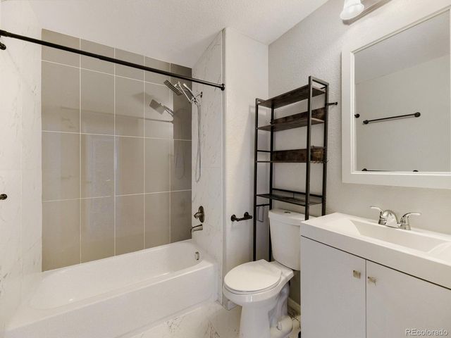 7874 S Kittredge Cir, Englewood, CO 80112