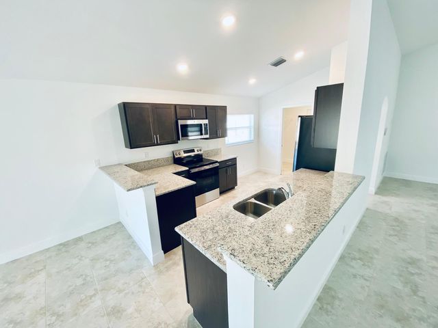 9720 Apollo Avenue, Fort Pierce, FL 34945