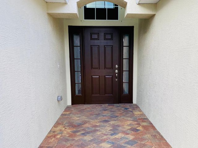 9720 Apollo Avenue, Fort Pierce, FL 34945