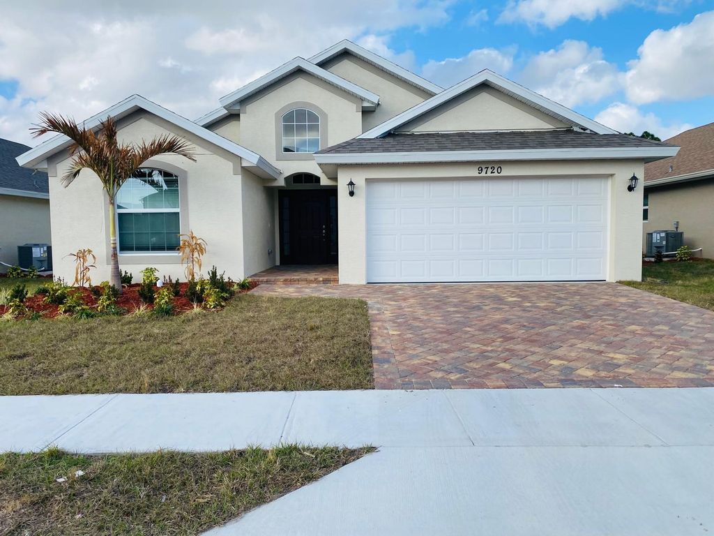 9720 Apollo Avenue, Fort Pierce, FL 34945