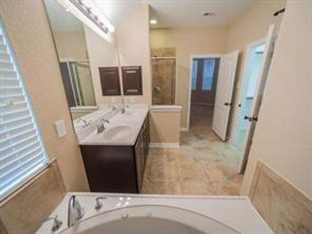 215 Lighthouse Bay Lane, Dickinson, TX 77539