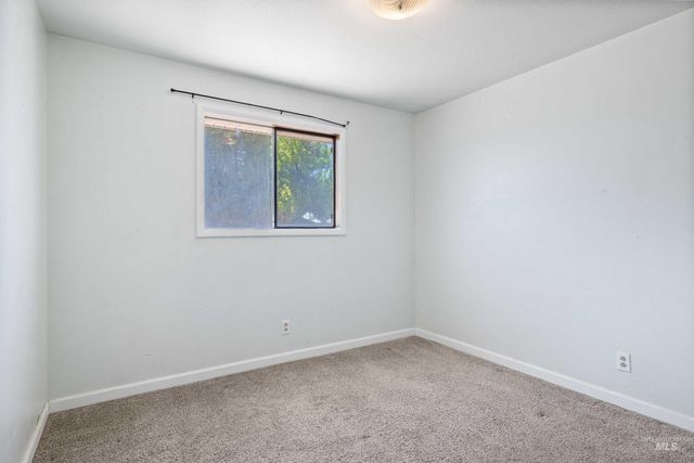 718 18th Ave E, Jerome, ID 83338